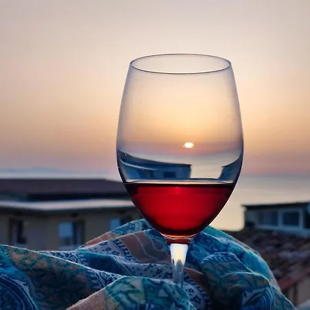 Daire Bordonaro Sunset