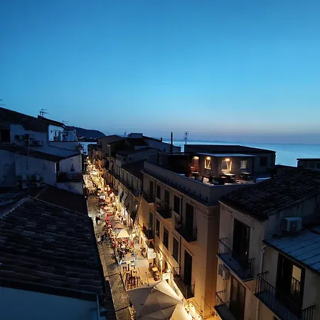 Daire Bordonaro Sunset